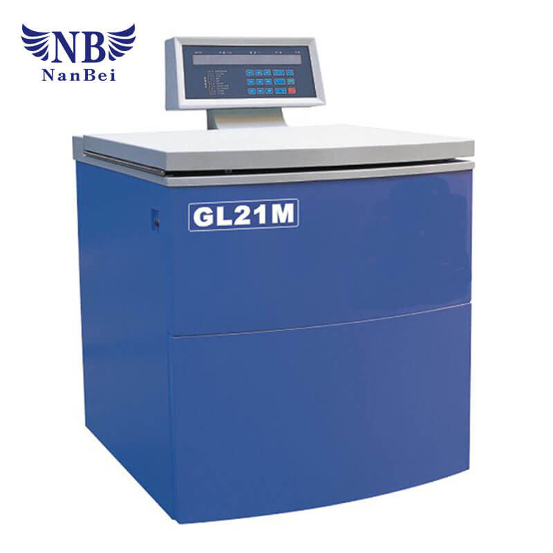 Lab centrifuge with refrigerated, large capacity o